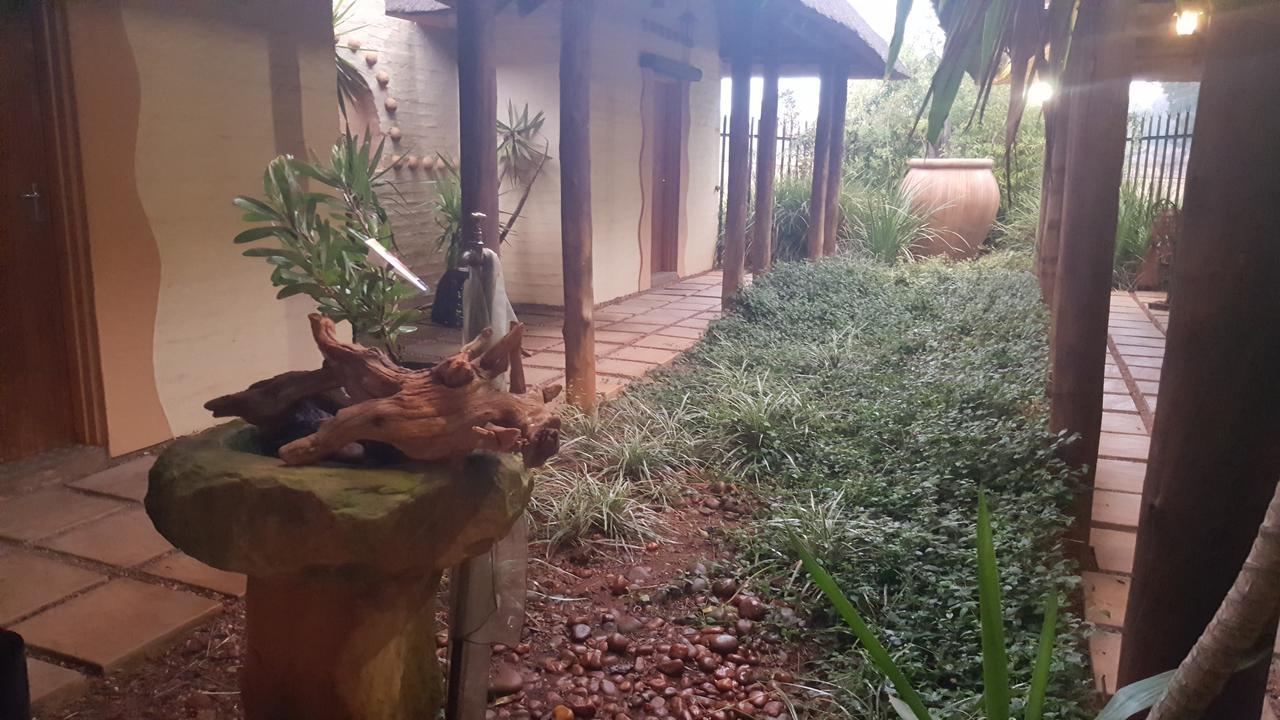 African Silhouette Gasthof 2*